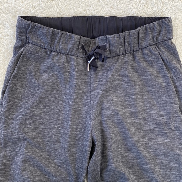 ❤️ Lululemon On The Fly Pant Grey Print Luxtreme Size 4 - Picture 4 of 12